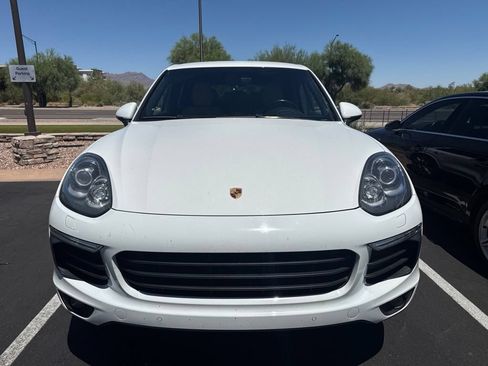 Used 2017 Porsche Cayenne Platinum Edition AWD/4WD image 2
