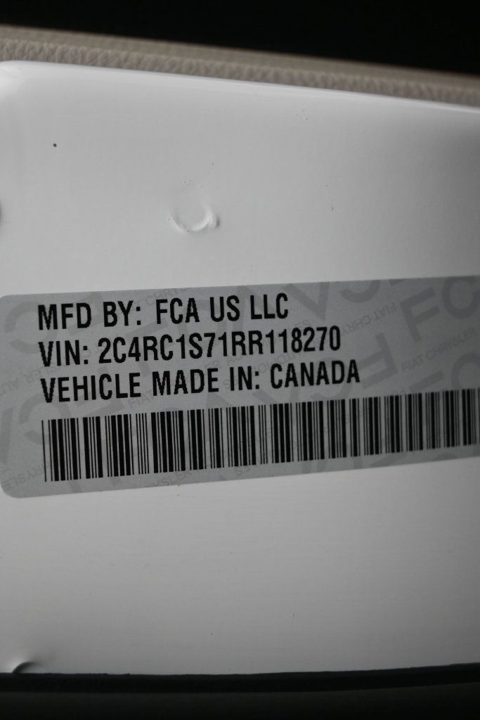 Used 2024 Chrysler Pacifica Limited FWD image 9