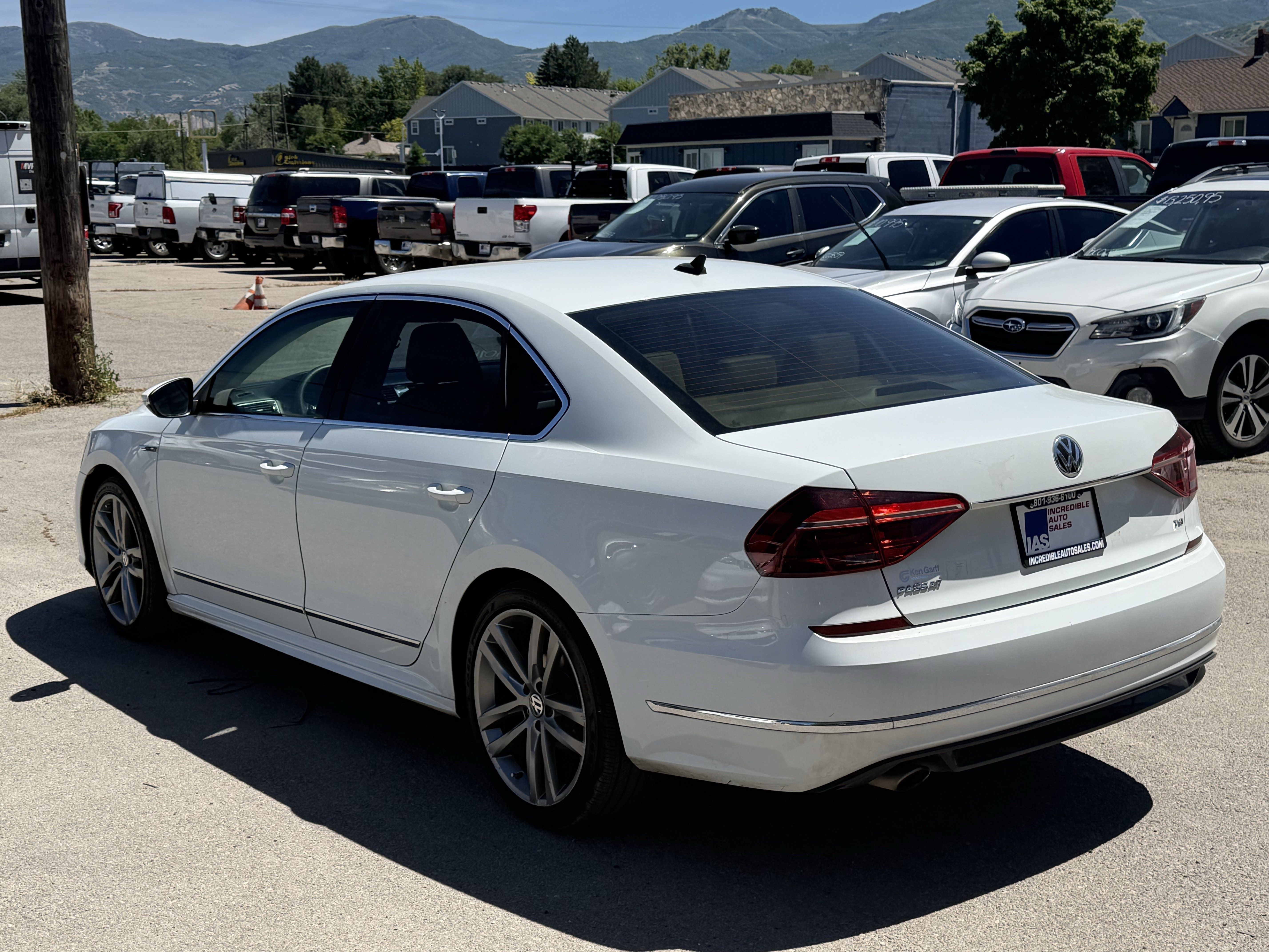 Used 2017 Volkswagen Passat 1.8T R-Line w/ R-Line Lighting Package FWD image 6