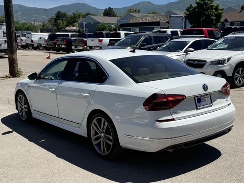 Used 2017 Volkswagen Passat 1.8T R-Line w/ R-Line Lighting Package FWD image 6
