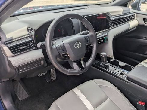 Used 2025 Toyota Camry SE FWD image 30