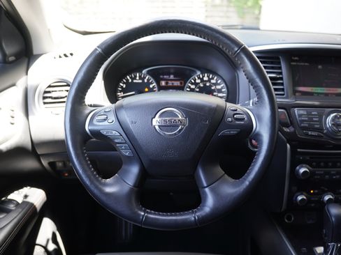 Used 2020 Nissan Pathfinder SL AWD/4WD image 16