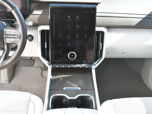 Used 2024 GMC Acadia Denali w/ Super Cruise Package image 22