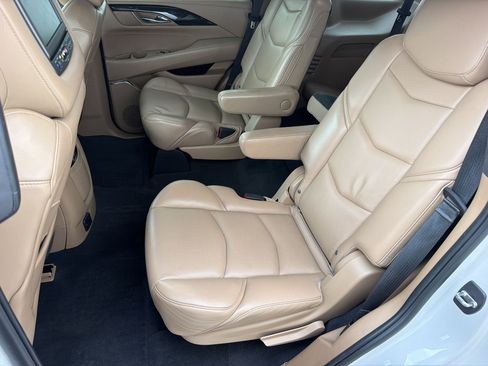 Used 2018 Cadillac Escalade Platinum AWD/4WD image 25