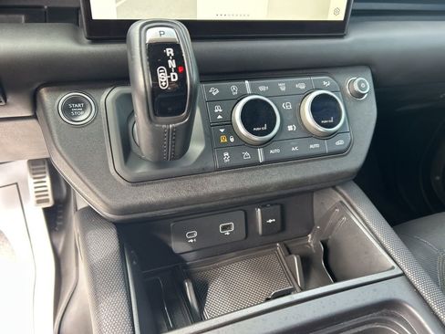 Used 2023 Land Rover Defender 110 V8 image 10