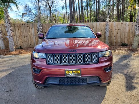 Used 2019 Jeep Grand Cherokee Altitude image 11