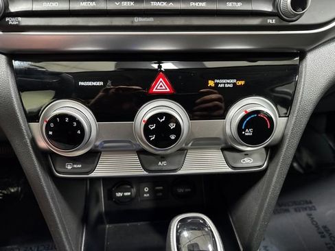 Used 2019 Hyundai Elantra SE w/ Cargo Package FWD image 16