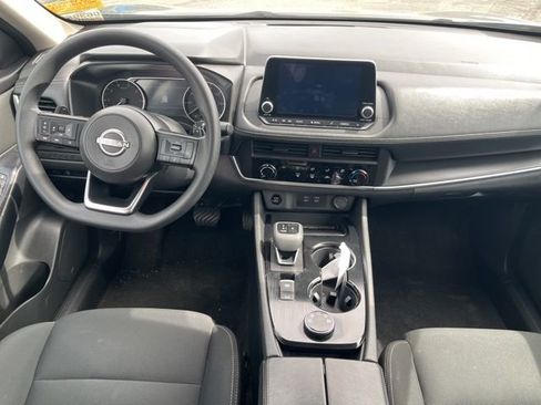 Used 2024 Nissan Rogue S image 8