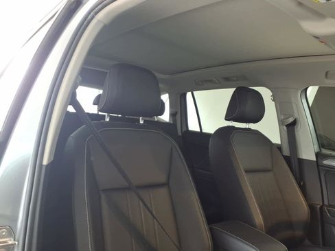 Used 2023 Volkswagen Tiguan SE w/ Panoramic Sunroof Package AWD/4WD image 23