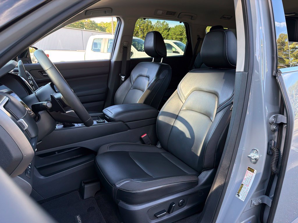 Used 2024 Nissan Pathfinder SL AWD/4WD image 18