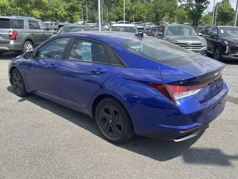 Used 2021 Hyundai Elantra SEL w/ Convenience Package FWD image 5