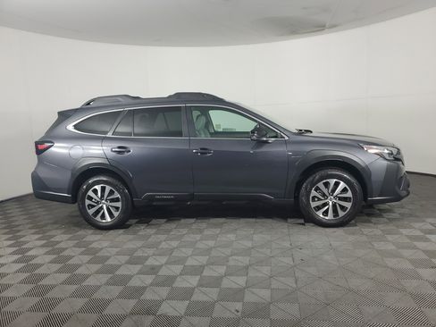 Used 2025 Subaru Outback Premium image 3
