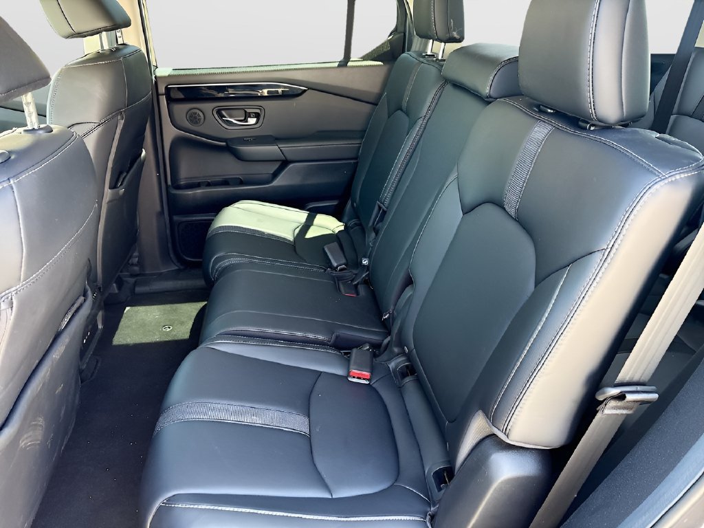 Used 2025 Honda Pilot Touring image 25