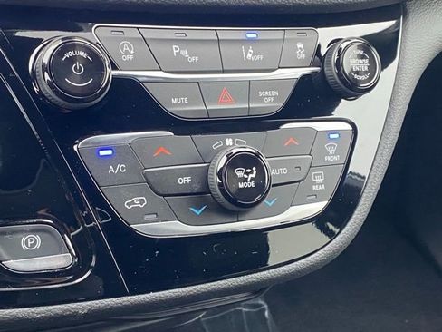 New 2026 Chrysler Pacifica Select image 23