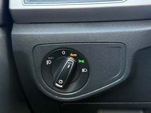 Used 2018 Volkswagen Atlas SE image 26