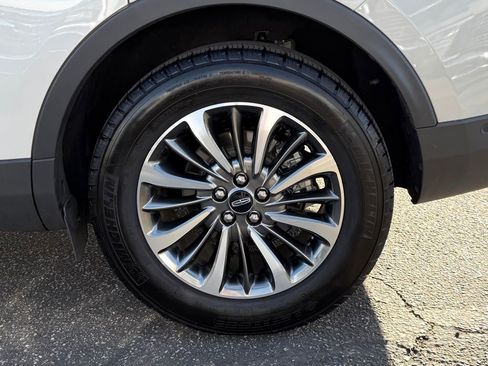 Used 2022 Lincoln Nautilus Reserve image 12