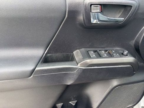 Used 2020 Toyota Tacoma TRD Off-Road image 13