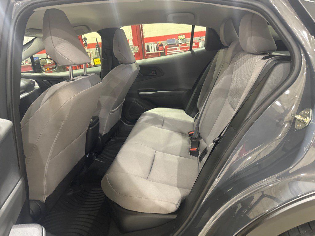 Used 2026 Toyota Prius LE FWD image 9