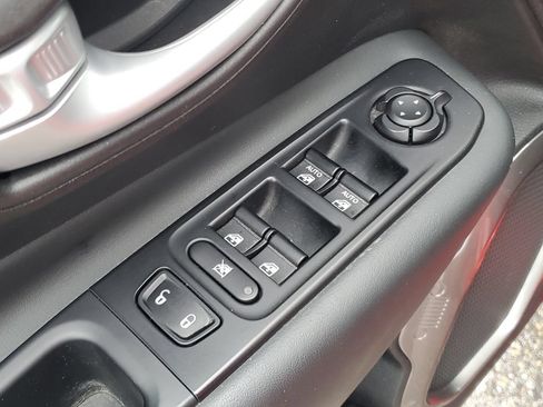 Used 2023 Jeep Renegade Latitude AWD/4WD image 9