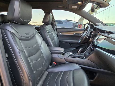 Used 2021 Cadillac XT6 Sport w/ LPO, ONYX Package image 30