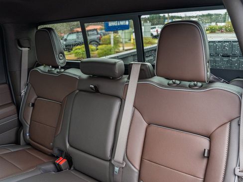 Used 2025 GMC Sierra 3500 Denali w/ Denali Reserve Package image 35