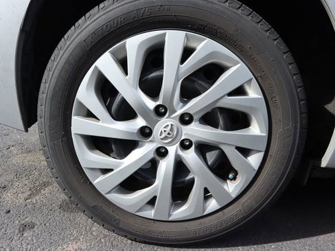 Used 2018 Toyota Corolla LE w/ Carpet Mat Package (TMS) image 17