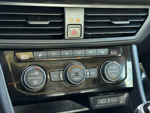 Used 2023 Volkswagen Jetta SE w/ Panoramic Sunroof Package FWD image 24