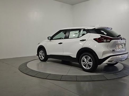 New 2025 Nissan Kicks Play S image 3