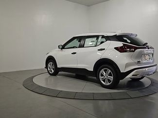 New 2025 Nissan Kicks Play S video 3