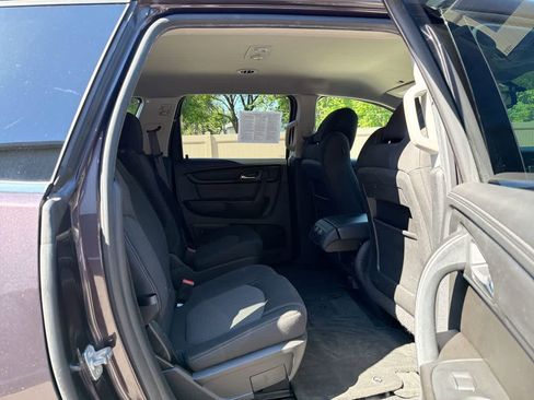 Used 2015 Chevrolet Traverse LT w/ Style and Technology Package FWD image 25