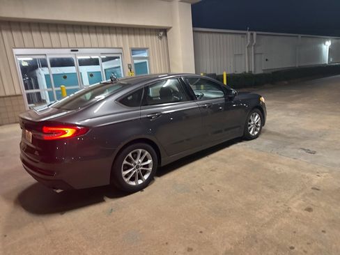 Used 2020 Ford Fusion SE image 13