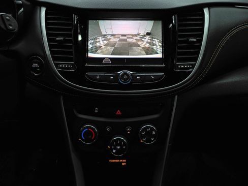 Used 2020 Chevrolet Trax LT w/ LT Convenience Package AWD/4WD image 25