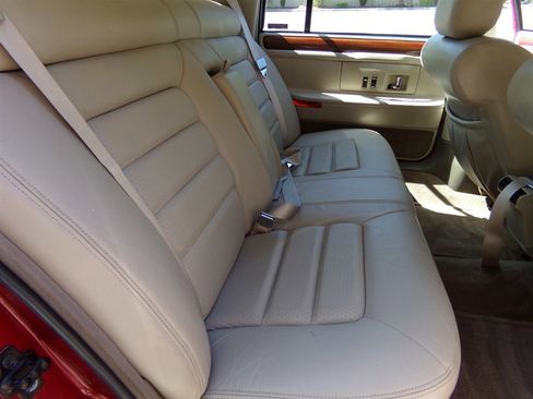 Used 1996 Cadillac De Ville Sedan FWD image 34