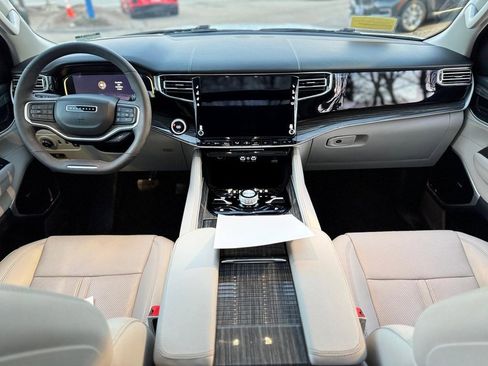 Used 2022 Jeep Wagoneer Series III w/ Premium Group I image 12