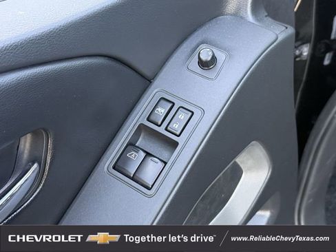 Used 2025 Nissan Frontier SV image 29