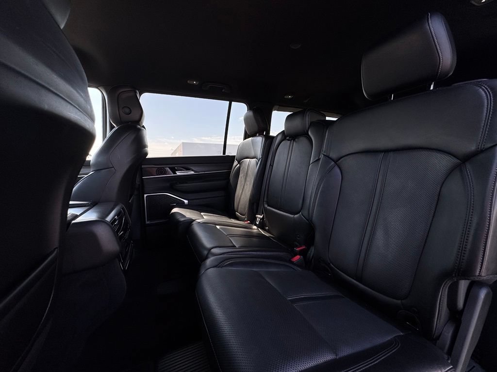 Used 2024 Jeep Wagoneer Series II w/ Flexible Seating Group RWD image 19