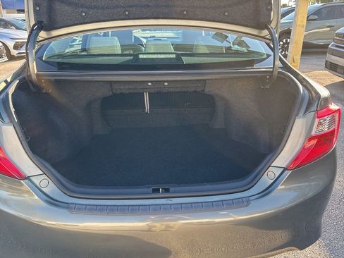 Used 2012 Toyota Camry image 22