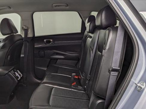 Used 2024 Kia Sorento S image 17