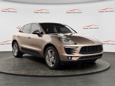 Used 2017 Porsche Macan AWD/4WD image 4