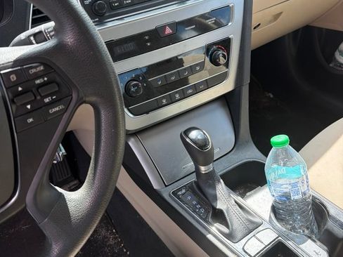 Used 2015 Hyundai Sonata SE FWD image 2