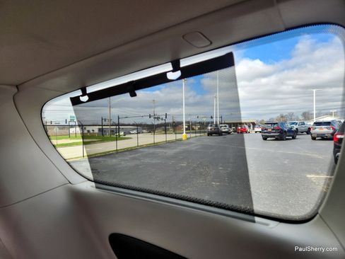 Used 2022 Chrysler Pacifica Touring-L image 56