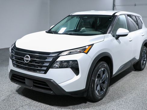 Used 2025 Nissan Rogue SV FWD image 31