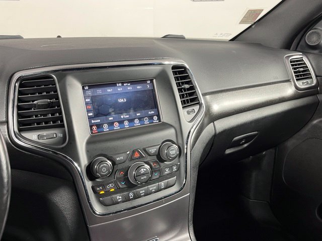 Used 2018 Jeep Grand Cherokee Laredo AWD/4WD image 19