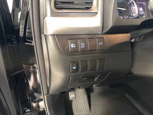 Used 2018 Toyota Highlander XLE AWD/4WD image 17