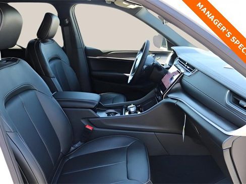 New 2025 Jeep Grand Cherokee Limited w/ Black Appearance Package image 17