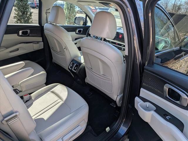 Used 2025 Kia Sorento EX FWD image 14
