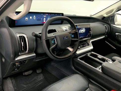 New 2025 Ford Expedition Max Platinum w/ Driver's Package image 7