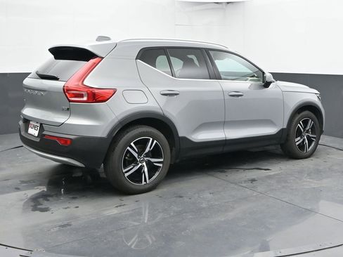 Used 2025 Volvo XC40 B5 Core image 10