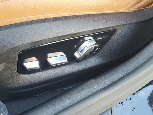 Used 2021 BMW M550i xDrive w/ Executive Package image 21