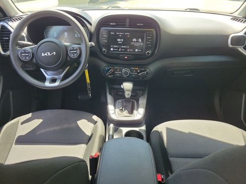 Used 2025 Kia Soul LX w/ LX Technology Package FWD image 11
